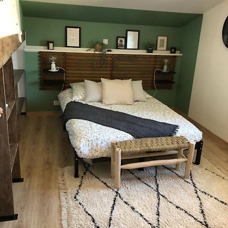 Au Dessus De Chez Nous Bed & Breakfast Doulezon Dış mekan fotoğraf