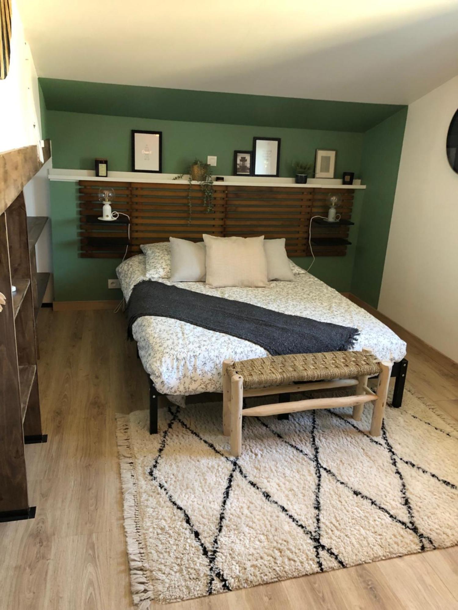Au Dessus De Chez Nous Bed & Breakfast Doulezon Dış mekan fotoğraf
