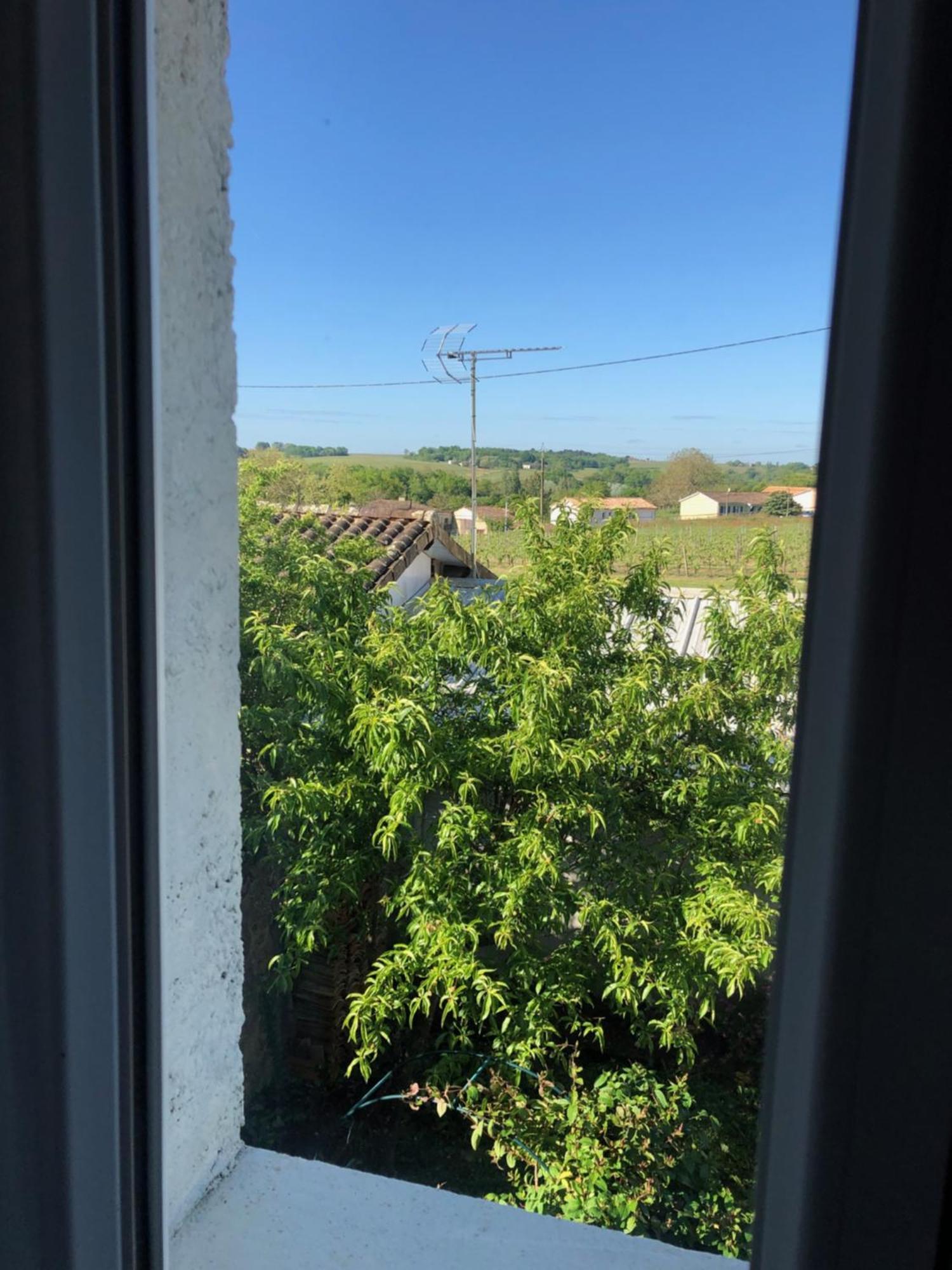 Au Dessus De Chez Nous Bed & Breakfast Doulezon Dış mekan fotoğraf